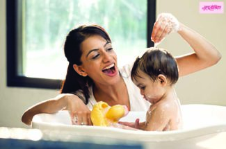 ११ टिप्स नवजात शिशुला आंघोळ घालण्याच्या