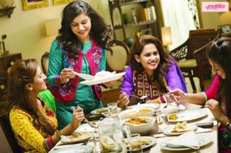 कुटुंब एकत्र येणे : एक भव्य कुटुंब जेवण तुमच्या भावनांना डिटॉक्स करेल