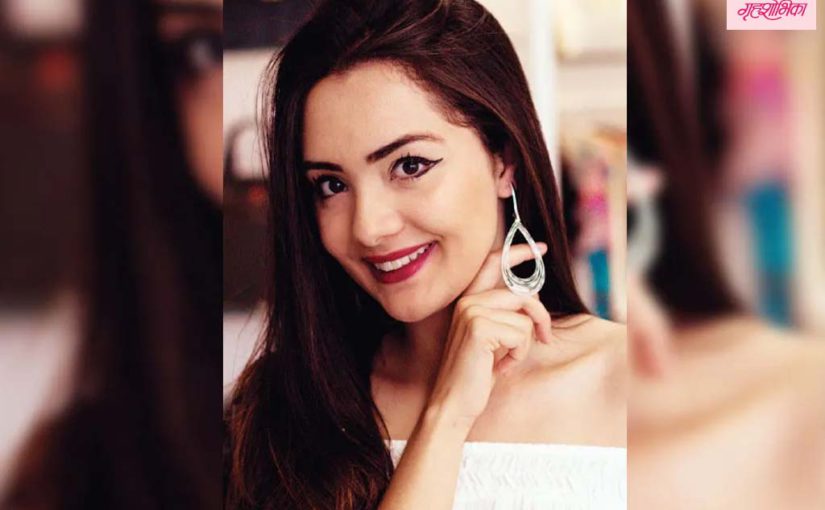 मिनिमलिस्ट ज्वेलरी : स्टाइलसह मिनिमलिस्ट ज्वेलरी घाला