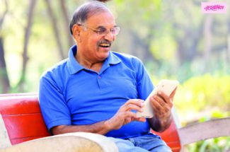 रिल्सचे व्यसनी होत चाललेले वृद्ध